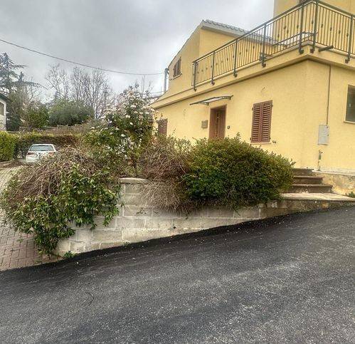 Villa a Castelraimondo in Via Fonte Vecchia 6 - Foto 2