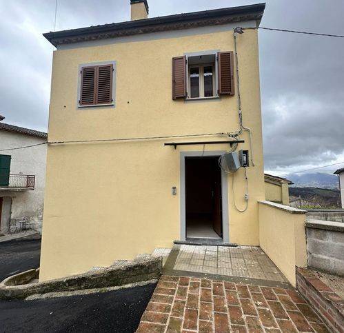 Villa a Castelraimondo in Via Fonte Vecchia 6 - Foto 3