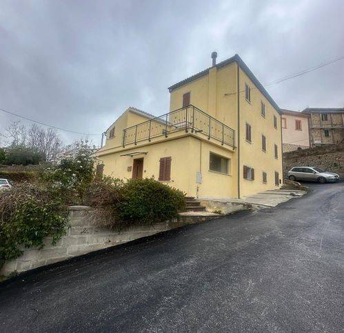 Villa a Castelraimondo in Via Fonte Vecchia 6 - Foto 4