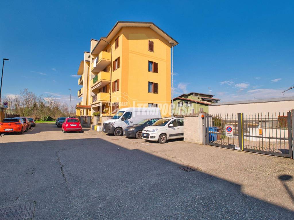 Appartamento a Trecate in Via Borsellino - Foto 3