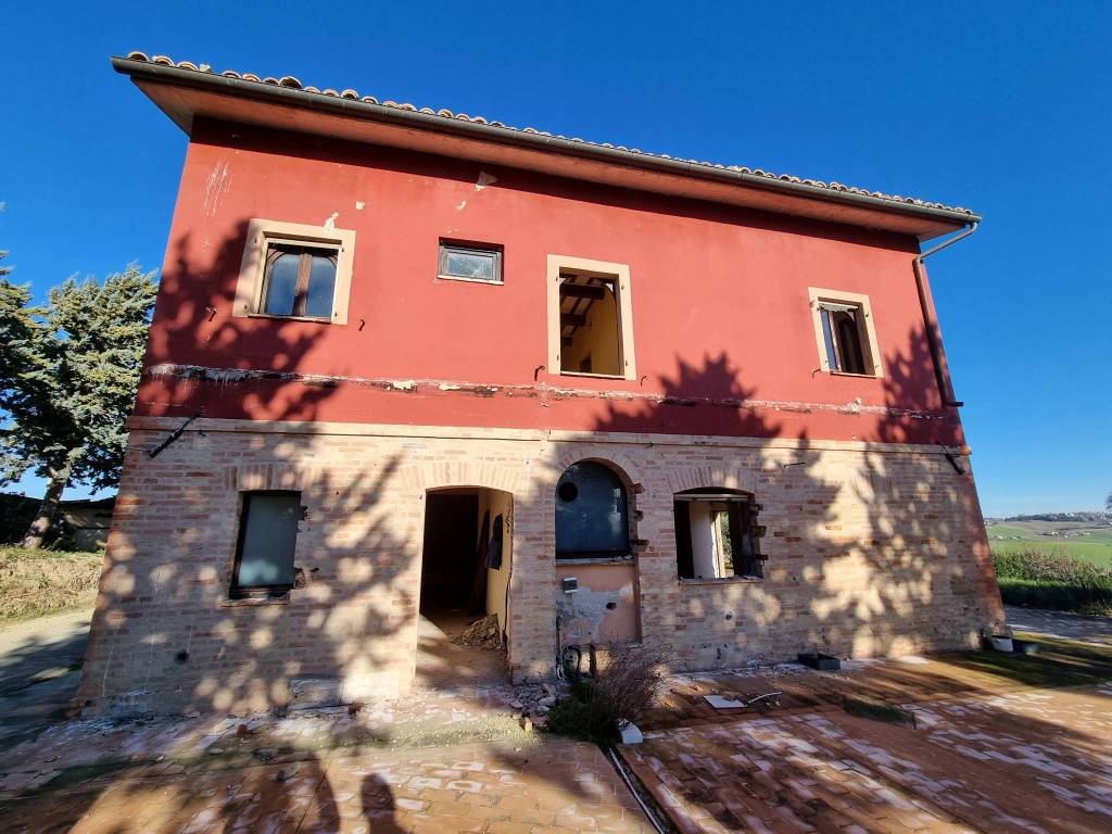 Villa a Tolentino in Contrada Salcito - Foto 2