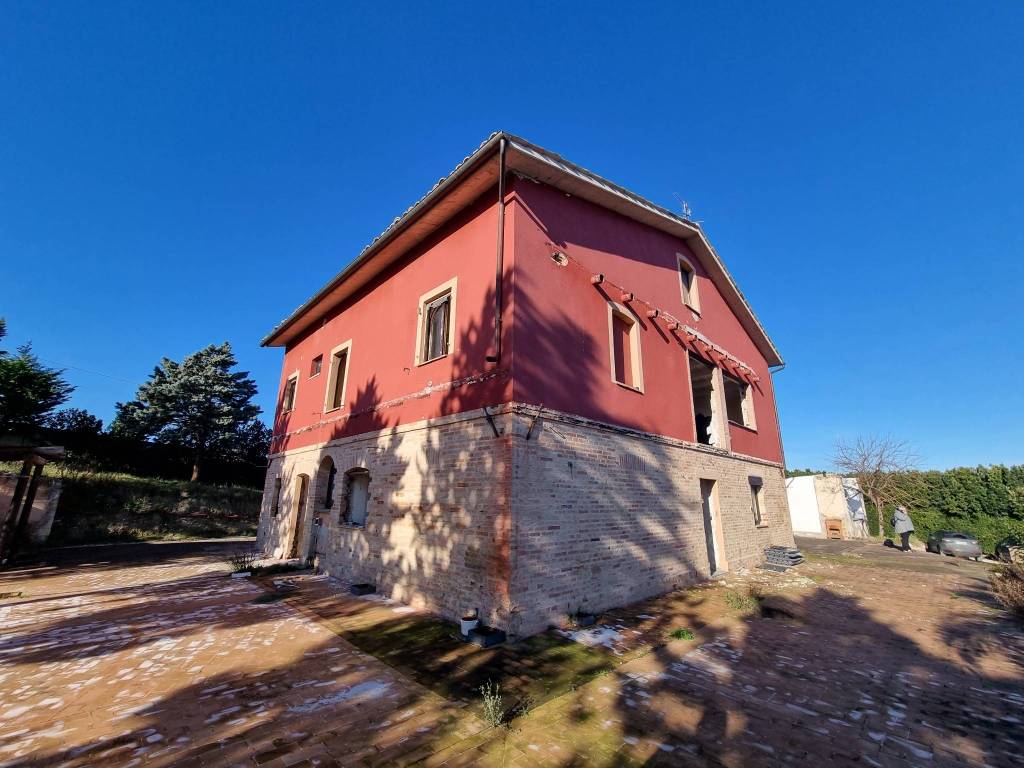 Villa a Tolentino in Contrada Salcito - Foto 3