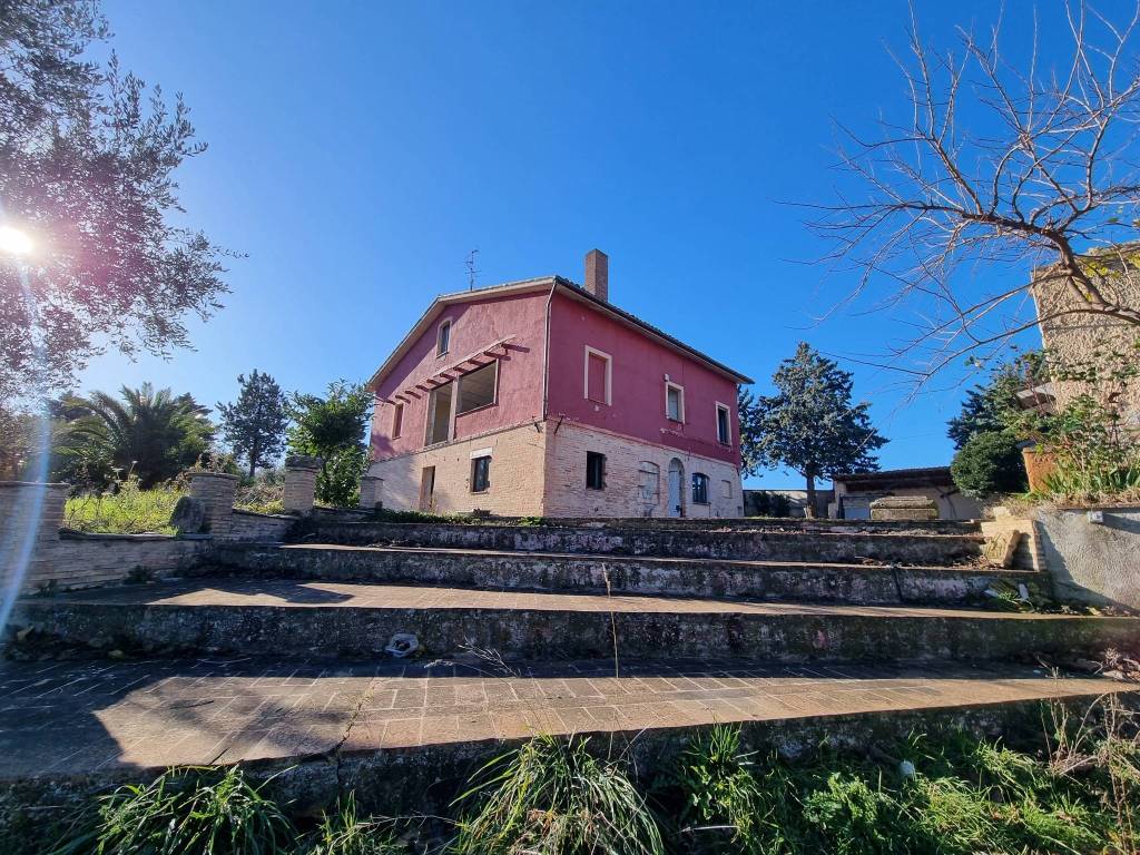 Villa a Tolentino in Contrada Salcito - Foto 4