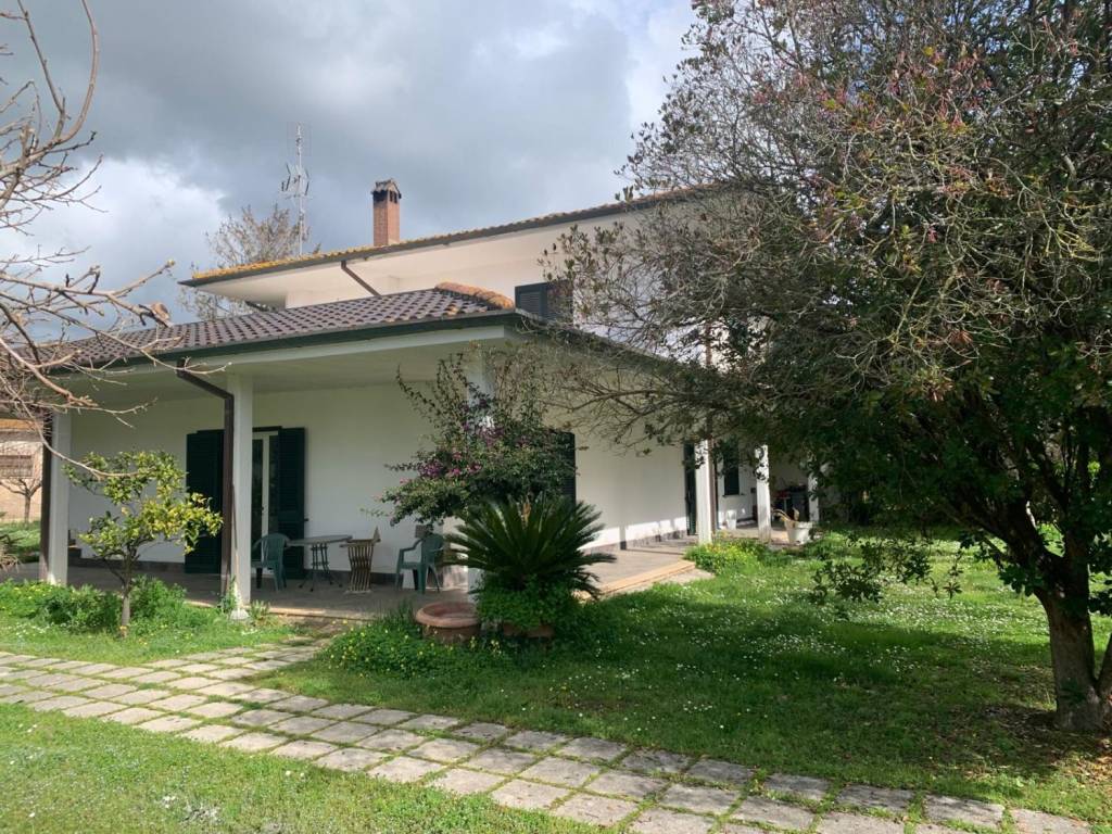 Villa a Latina in Strada Migliara 42 1/2 - Foto 2