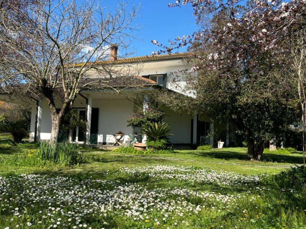 Villa a Latina in Strada Migliara 42 1/2 - Foto 3