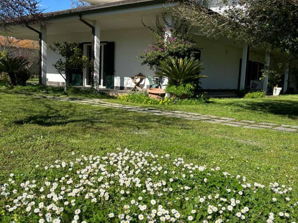 Villa a Latina in Strada Migliara 42 1/2 - Foto 4