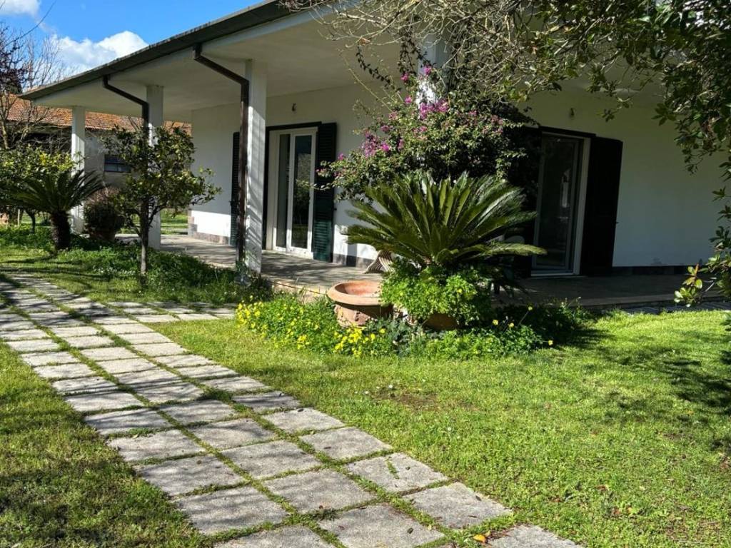 Villa a Latina in Strada Migliara 42 1/2 - Foto 5