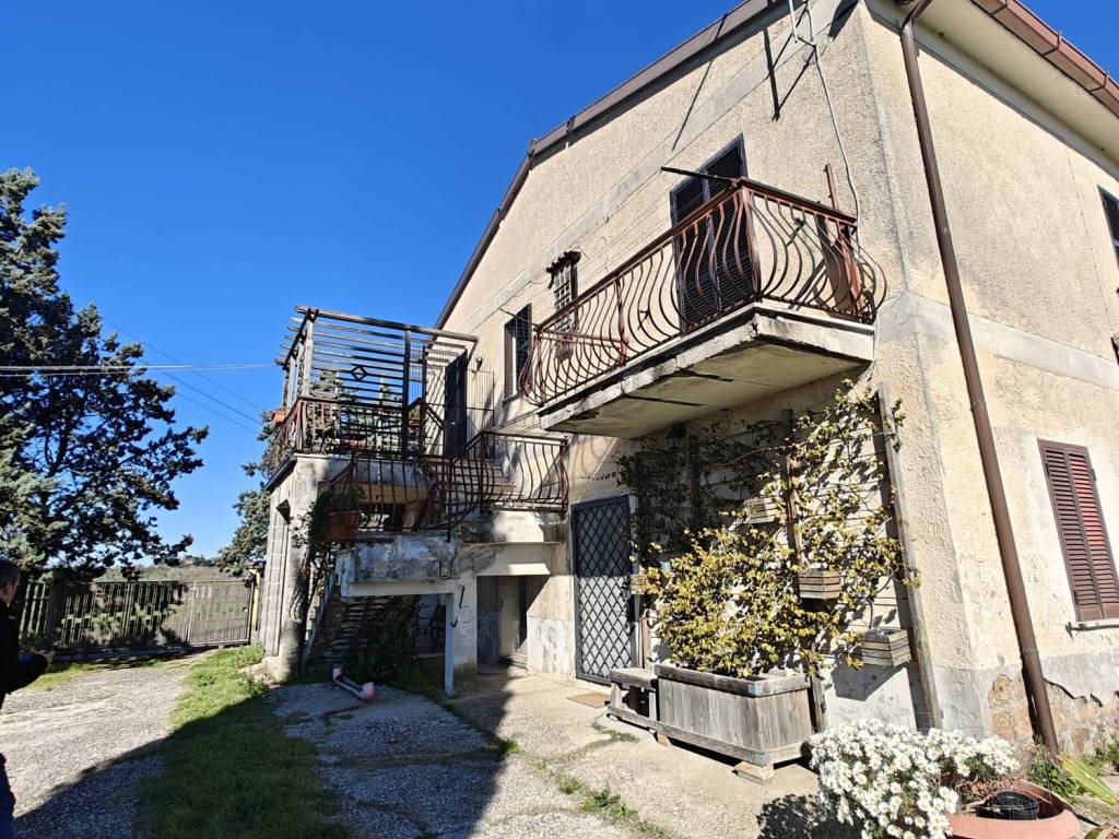 Villa a Magliano sabina in Via Collesala, 6 - Foto 2