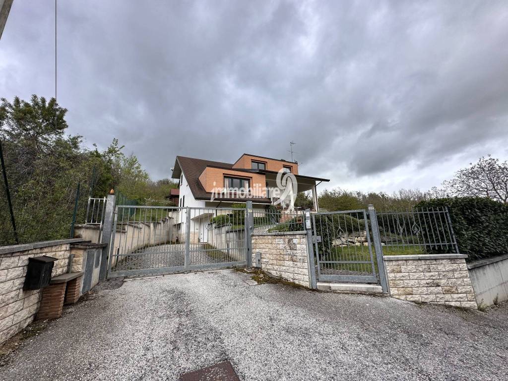Villa a Scoppito in Via Valle Partina - Foto 3