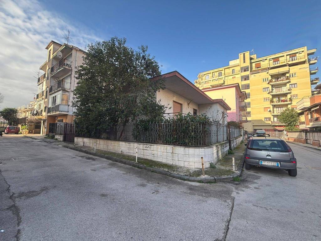 Villa a Casalnuovo di napoli in Via Roma, 109 - Foto 4