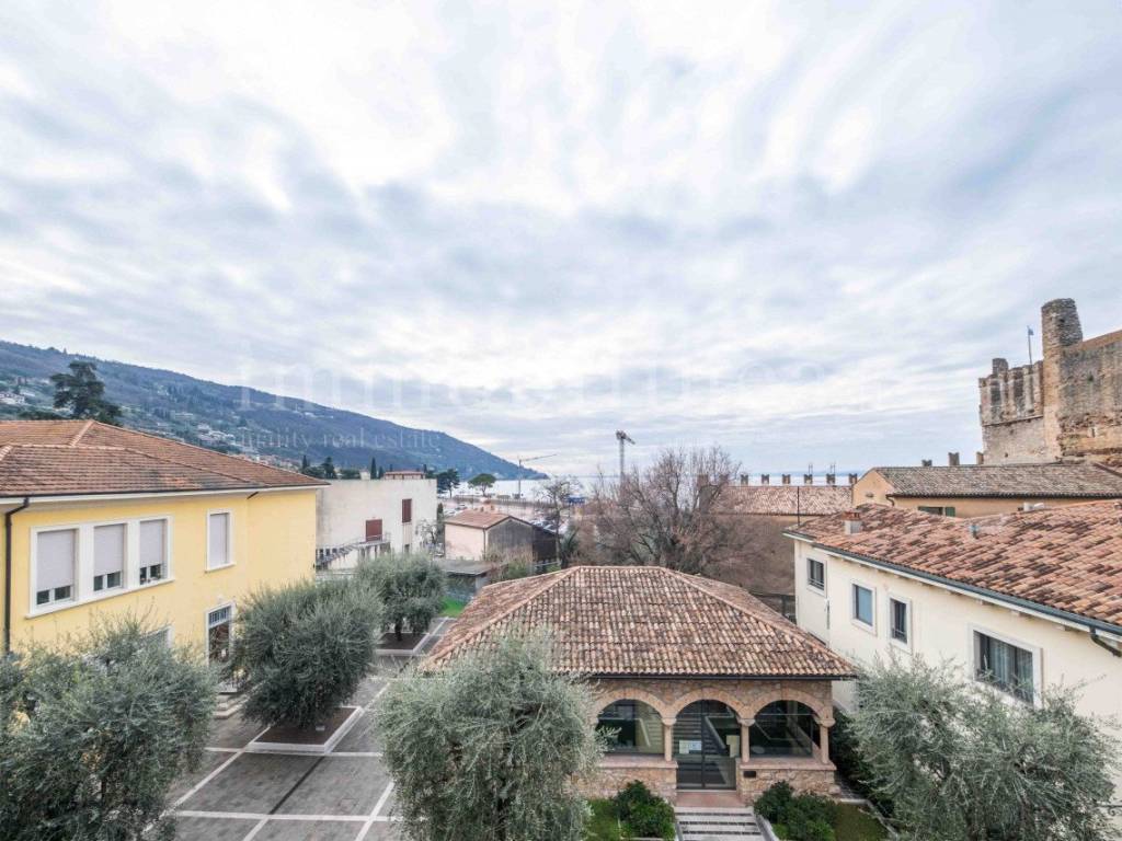 Casa indipendente a Torri del benaco in Via Fratelli Lavanda - Foto 2