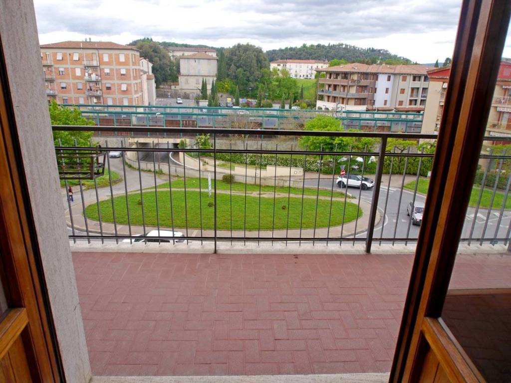 Appartamento a Poggibonsi in VIA DEL COMMERCIO - Foto 3