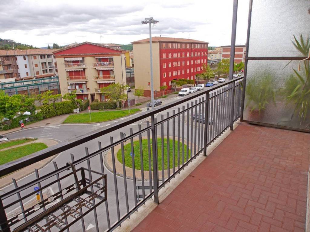 Appartamento a Poggibonsi in VIA DEL COMMERCIO - Foto 4