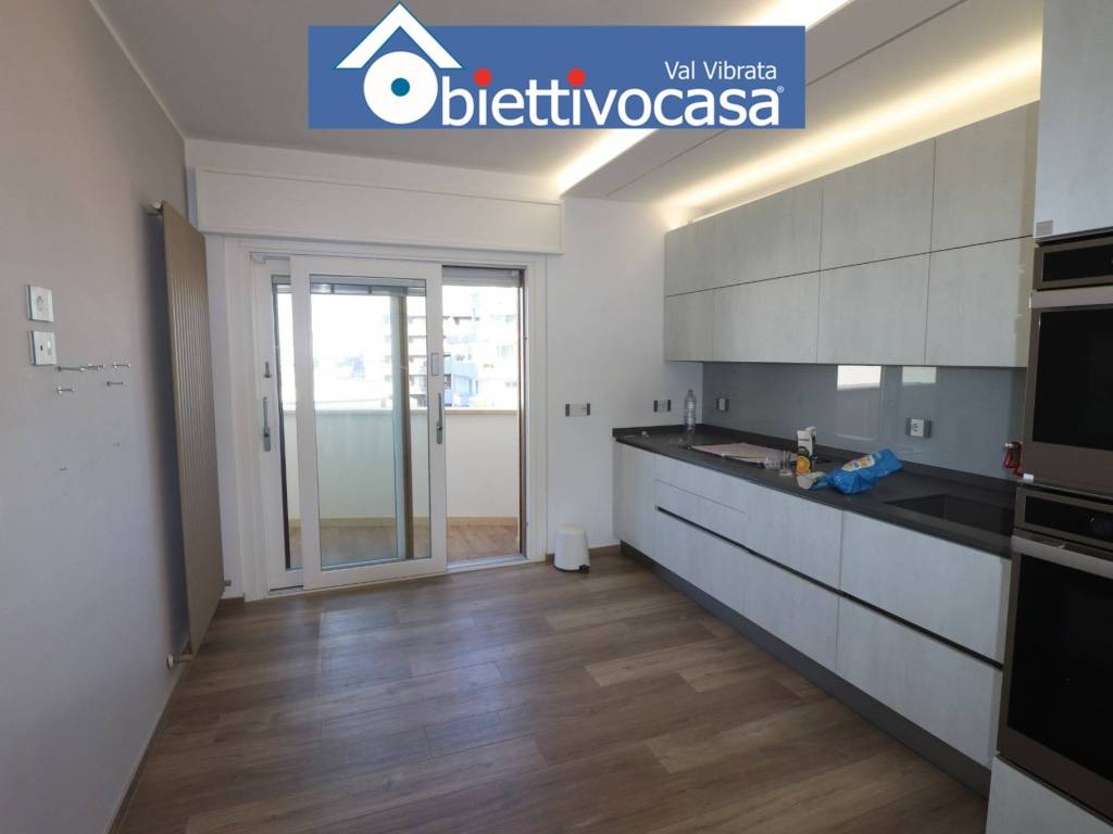 Appartamento a Alba adriatica in Via Cortina - Foto 2