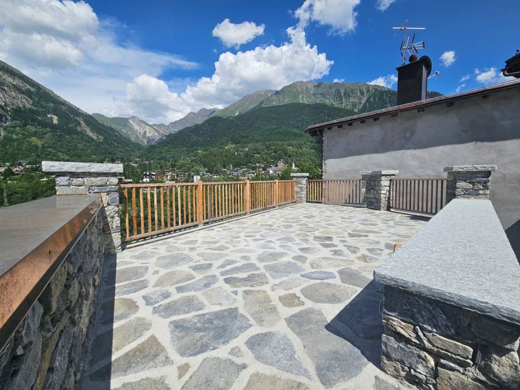 Appartamento a Courmayeur in Via della Vittoria, 5 - Foto 2