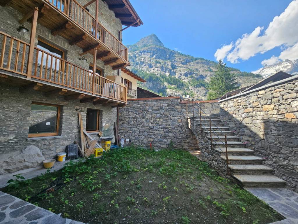 Appartamento a Courmayeur in Via della Vittoria, 5 - Foto 3