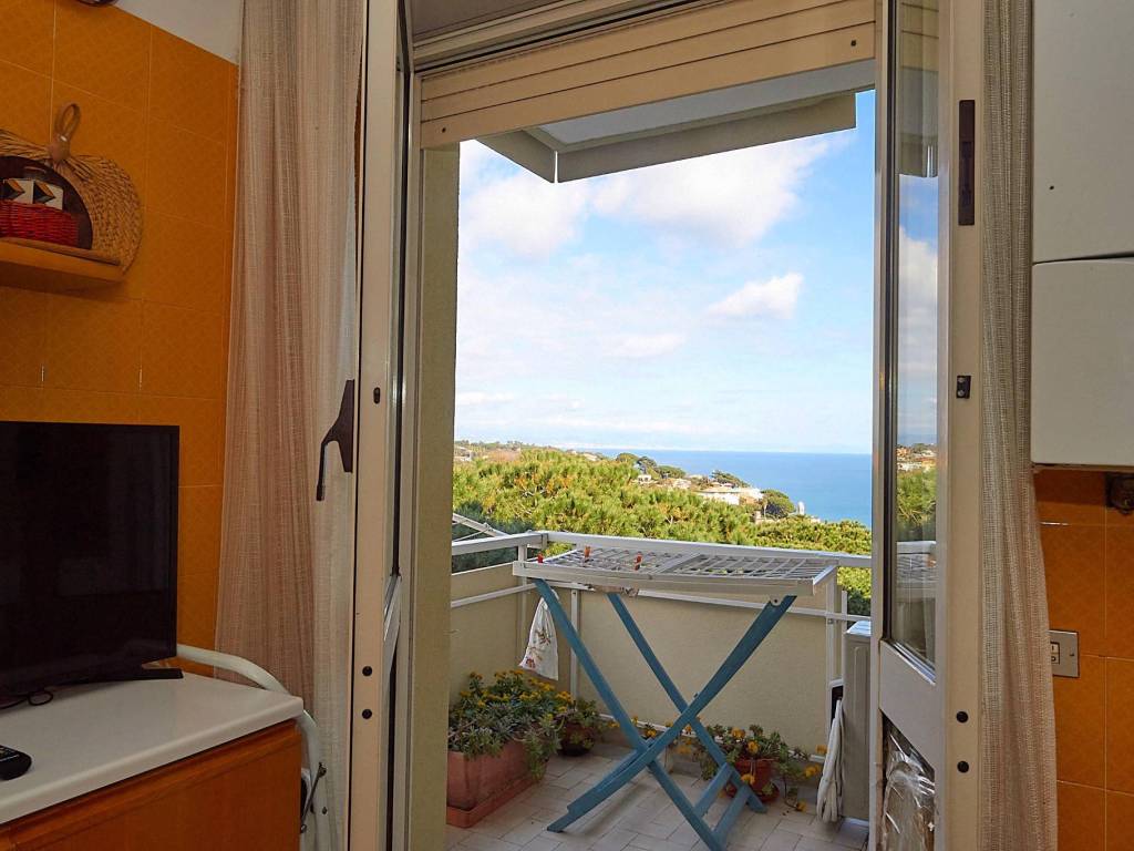 Appartamento a Celle ligure in Via Santi Giacomo e Filippo, 66 - Foto 3