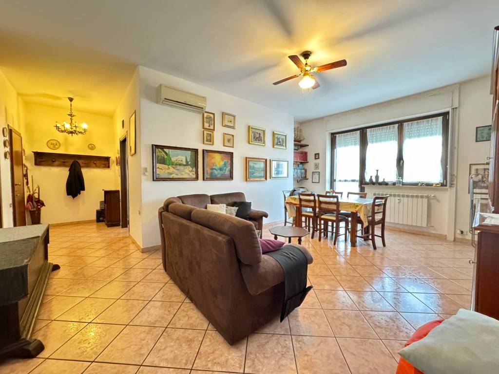 Appartamento a Corsico in Via Marco Polo - Foto 2