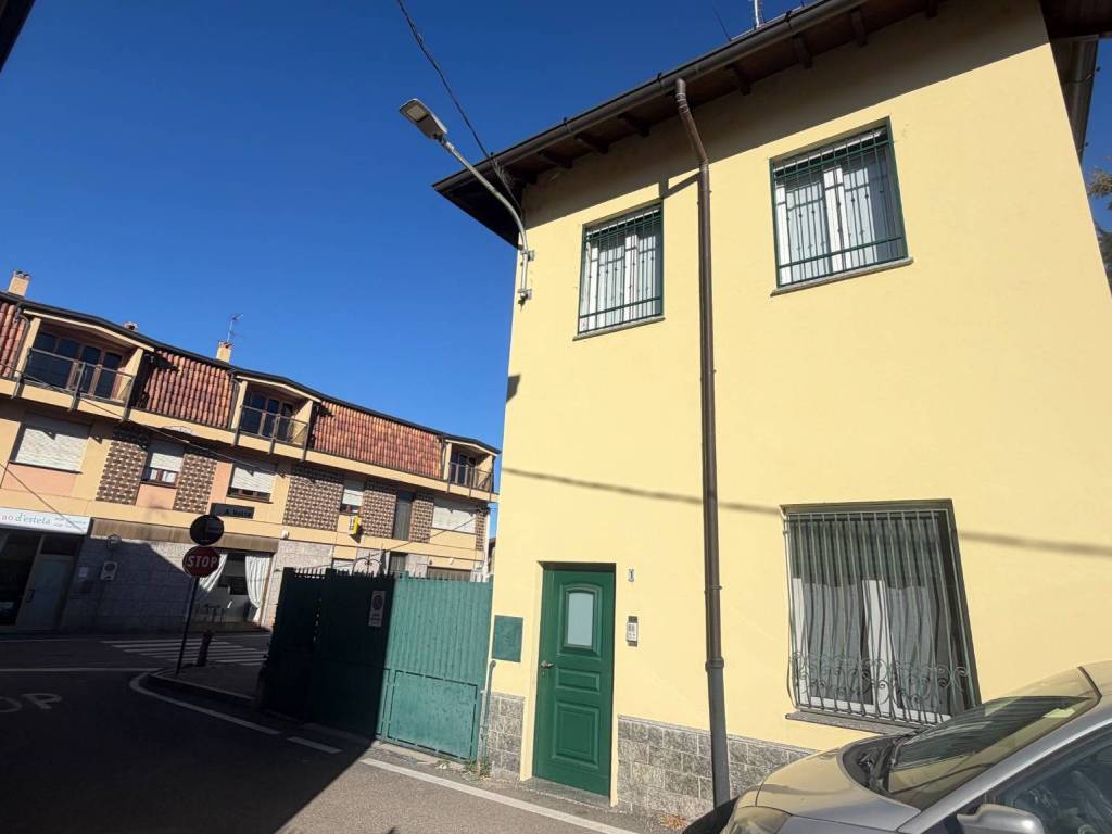 Appartamento a Rovello porro in Via 4 Novembre, 1 - Foto 3