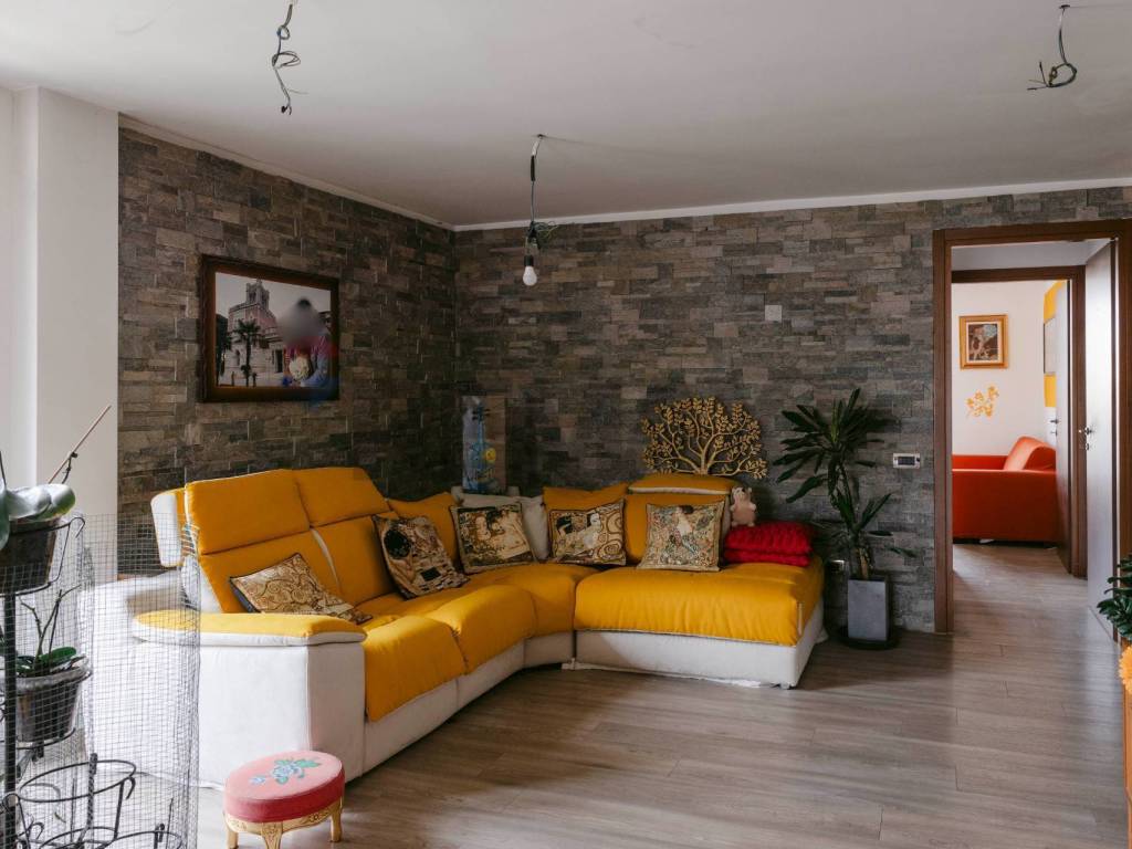 Appartamento a Como in VIA ALEBBIO, 11 - Foto 2