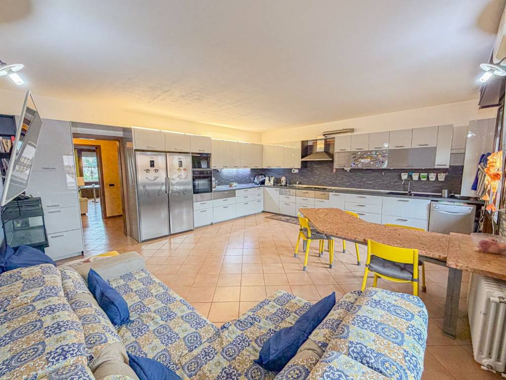 Villa a Castel d'ario in Via Nenni P. - Foto 2