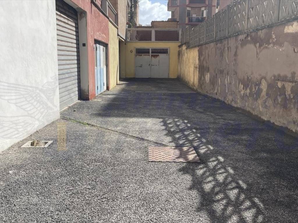 Box / garage a Pomezia in via Germania 4 - Foto 2