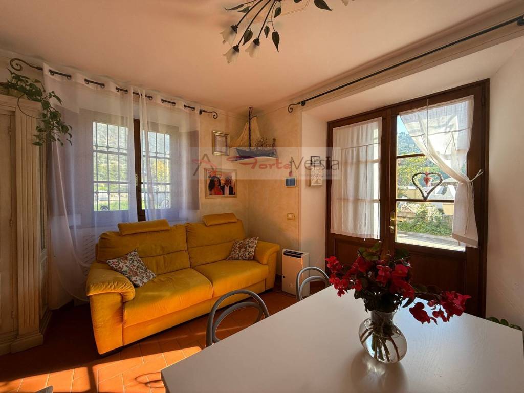 Casa indipendente a Seravezza in Via Serra, 12 - Foto 2