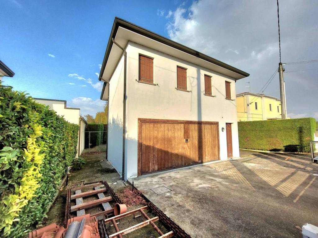 Villa a Ceregnano in Viale Eridania, 22 - Foto 2