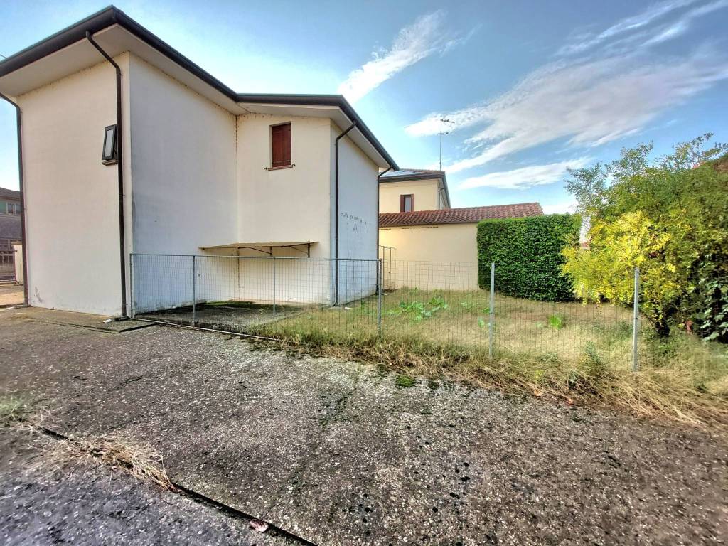 Villa a Ceregnano in Viale Eridania, 22 - Foto 3