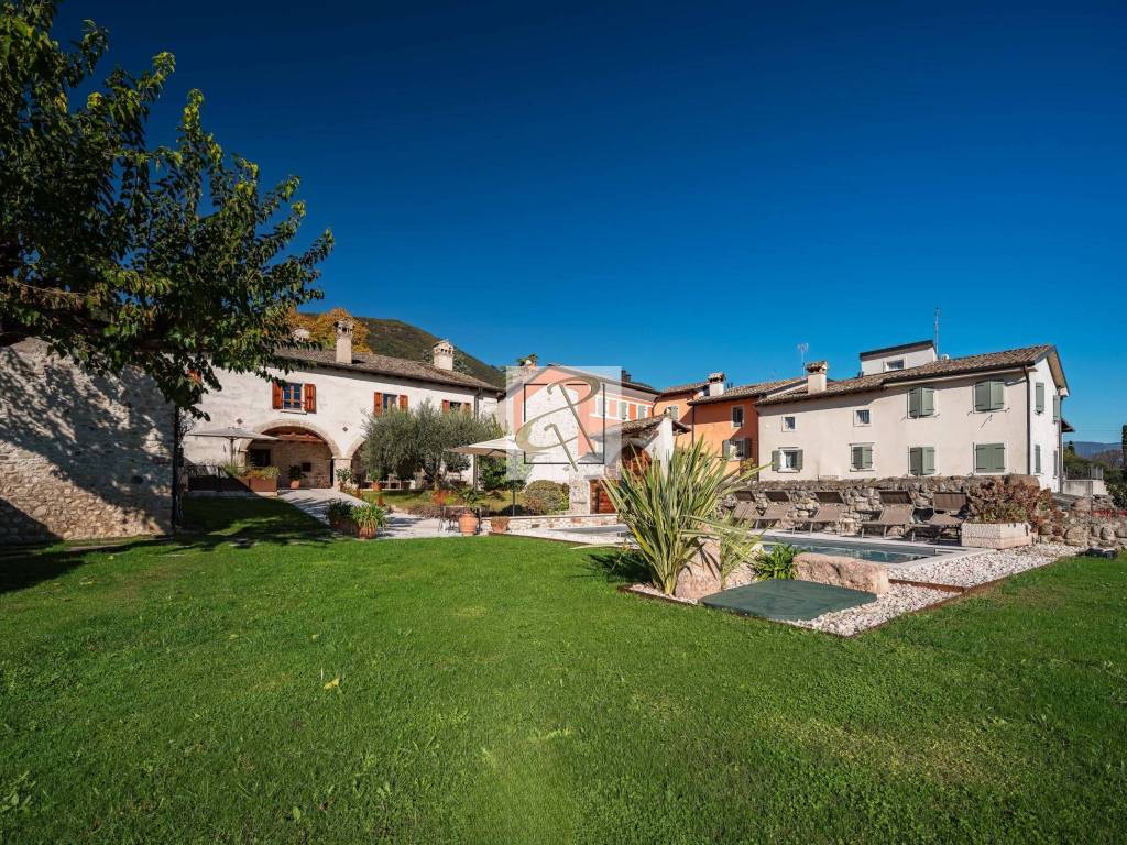 Villa a Caprino veronese in Via Carrara, 42 - Foto 2