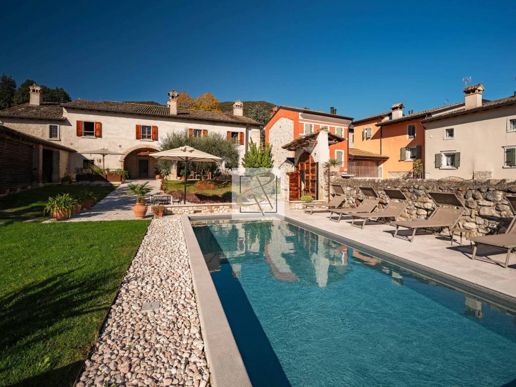 Villa a Caprino veronese in Via Carrara, 42 - Foto 4