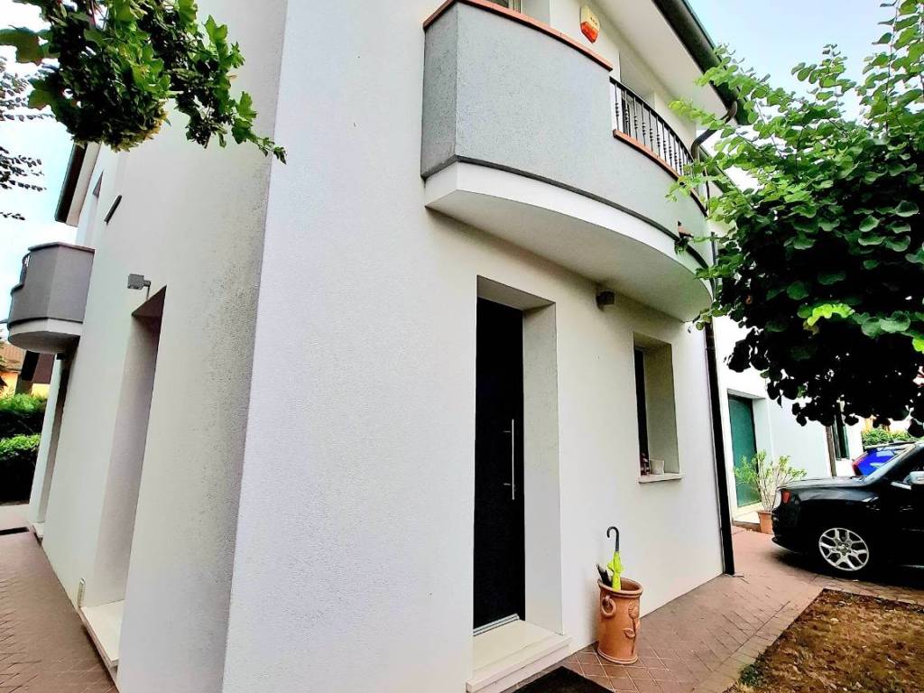 Villa a Bosaro in Via E. Berlinguer, 242 - Foto 2