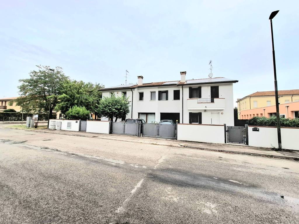 Villa a Bosaro in Via E. Berlinguer, 242 - Foto 3