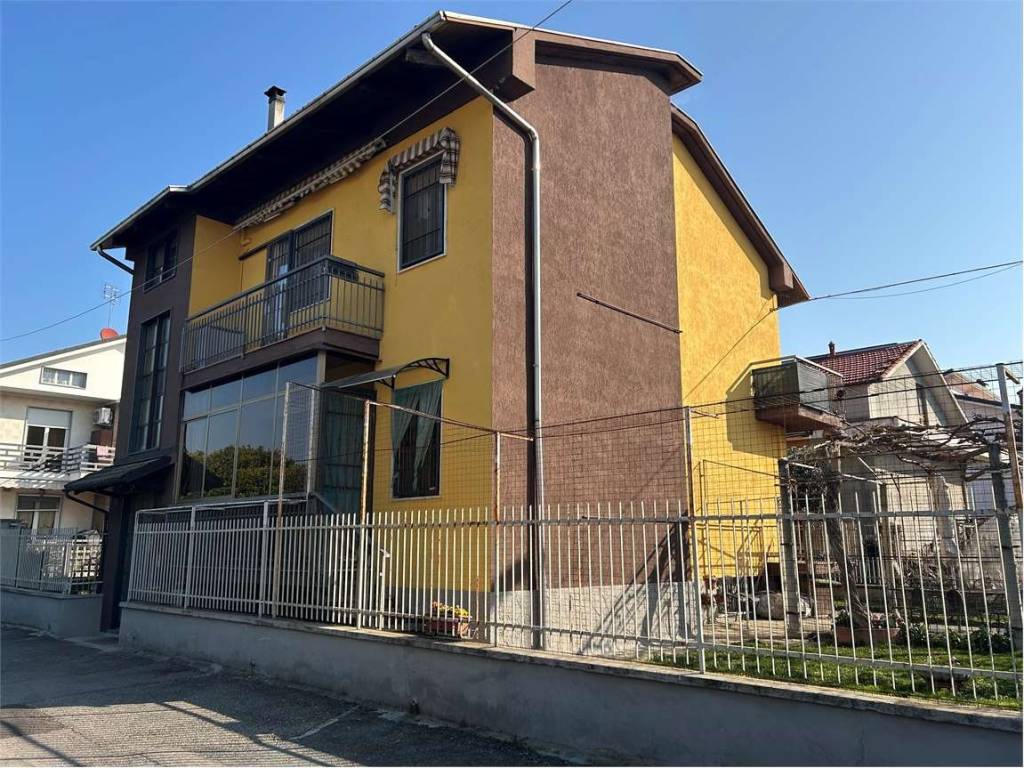 Villa a Trofarello in VIA ALCIDE DE GASPERI, 2 - Foto 2