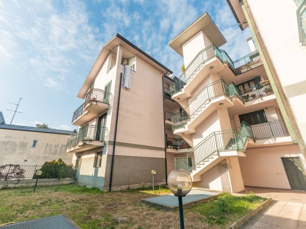 Appartamento a Giussano in Via Camillo Benso Conte di Cavour, 85 - Foto 3