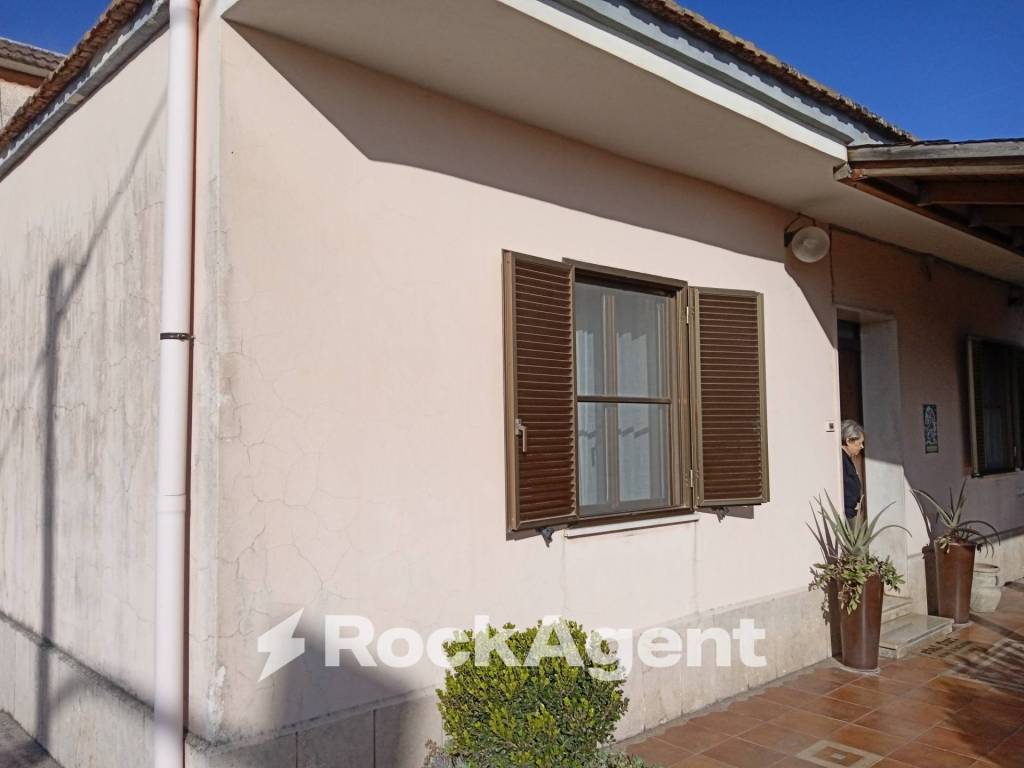 Villa a Latina in Via Carrara 9 - Foto 2