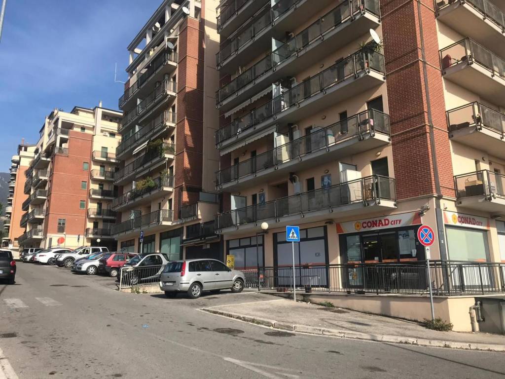 Immobile a Terni in Locale commerciale - Foto 4