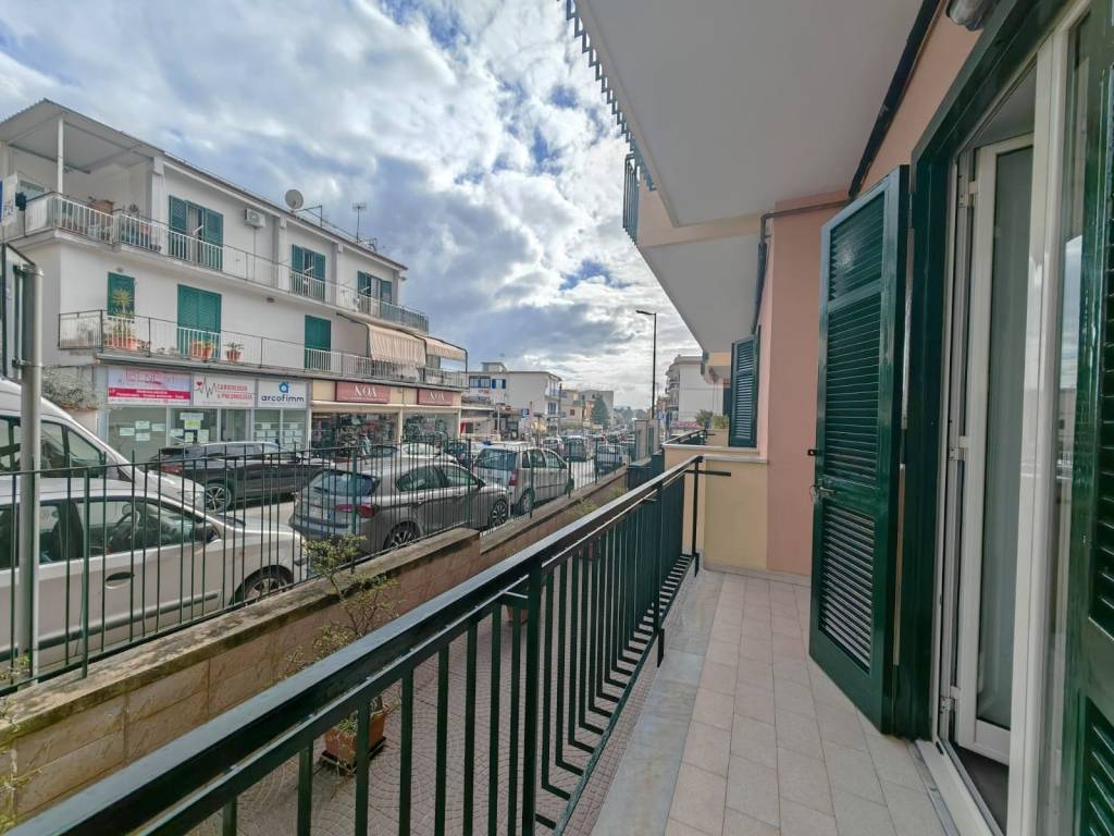 Appartamento a Pozzuoli in Via Monte Nuovo Licola Patria, 49 - Foto 2