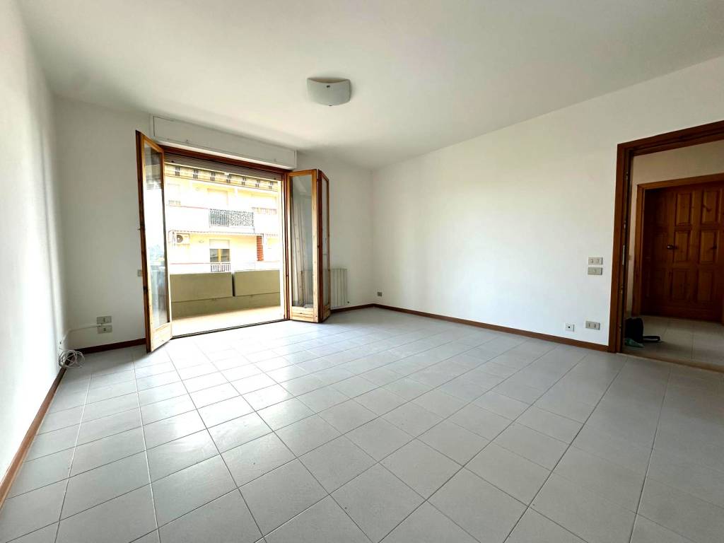 Appartamento a Follonica in Via Parigi, 8 - Foto 2