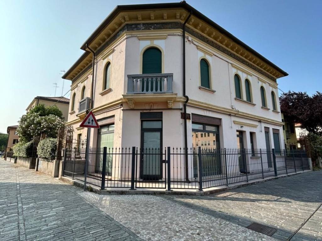 Villa a Venezia in Via Andrea Costa, 69 - Foto 3