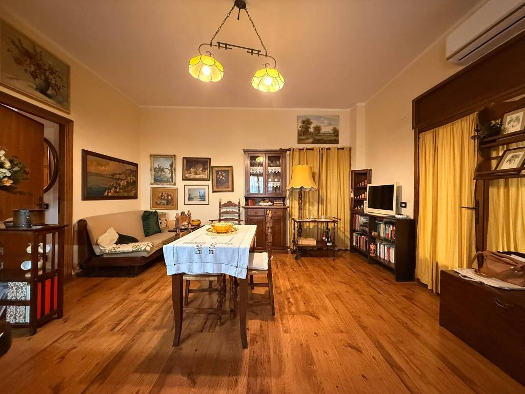 Appartamento a Poggio mirteto in Piazza Umberto I - Foto 2