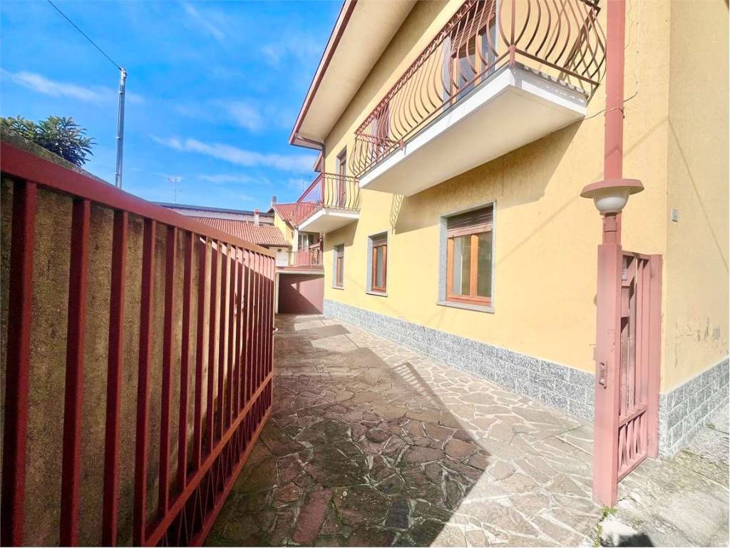 Casa indipendente a Barzanò in Via Colombo - Foto 2