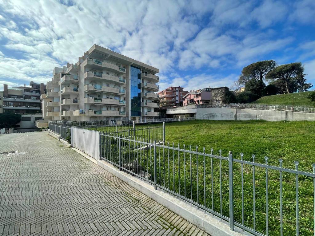 Appartamento a Pomezia in Via della Tecnica - Foto 2