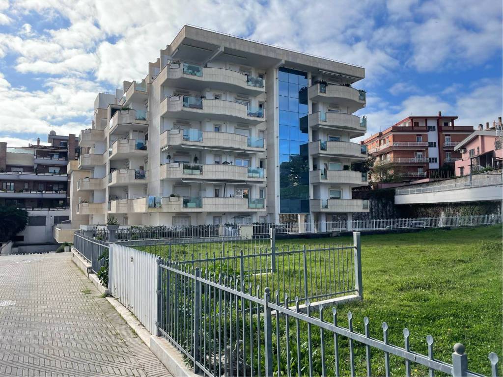 Appartamento a Pomezia in Via della Tecnica - Foto 4