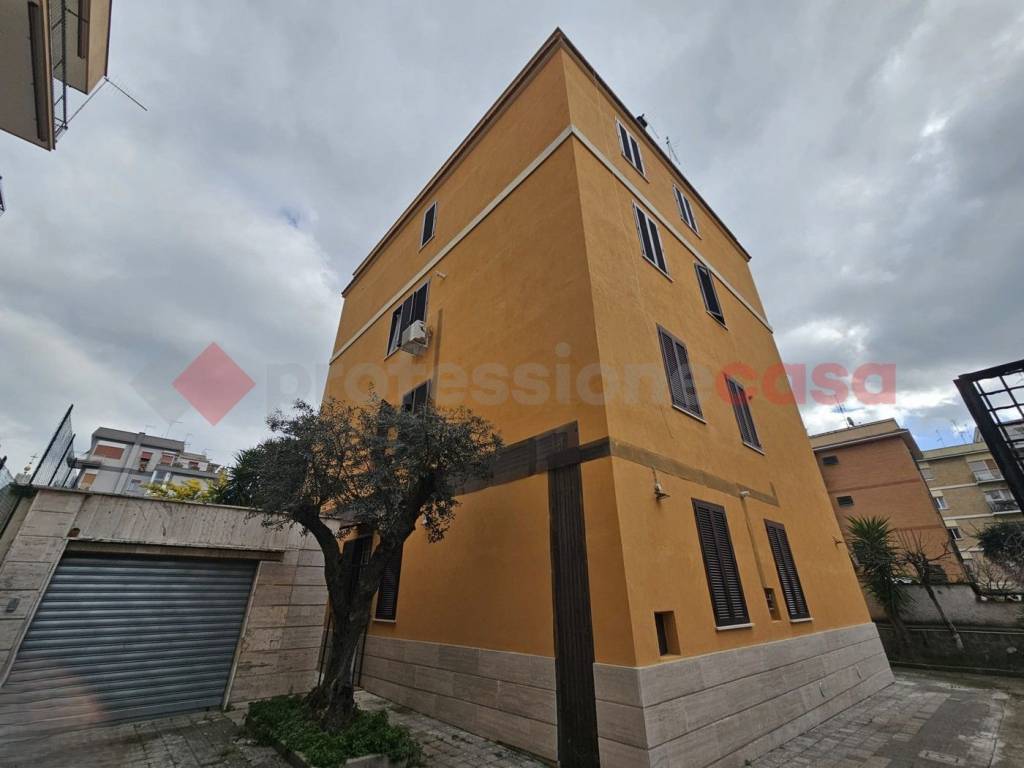 Appartamento a Roma in Via Domenico Svampa, 22 - Foto 2