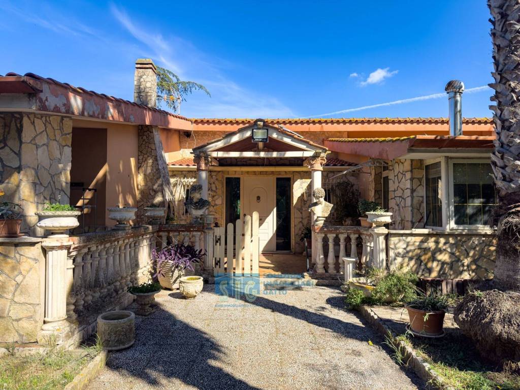 Villa a Latina in Strada Litoranea, 10246 - Foto 2