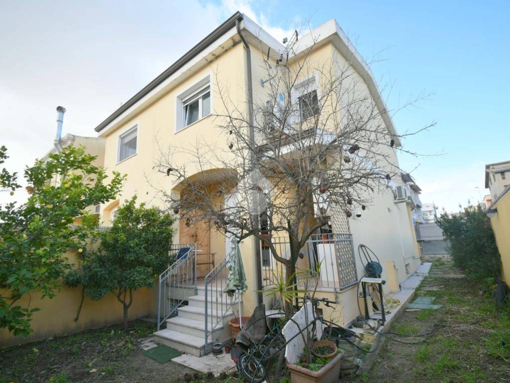 Villetta a schiera a Cagliari in Via dei Castagni, 6 - Foto 2