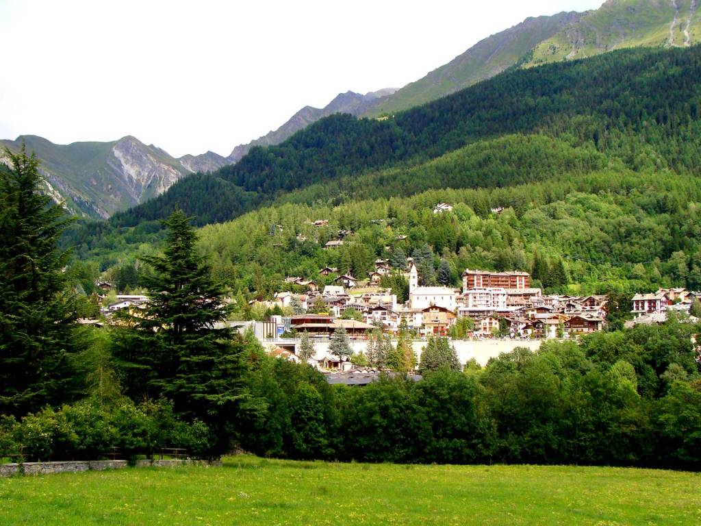 Appartamento a Courmayeur in Strada della Vittoria - Foto 2