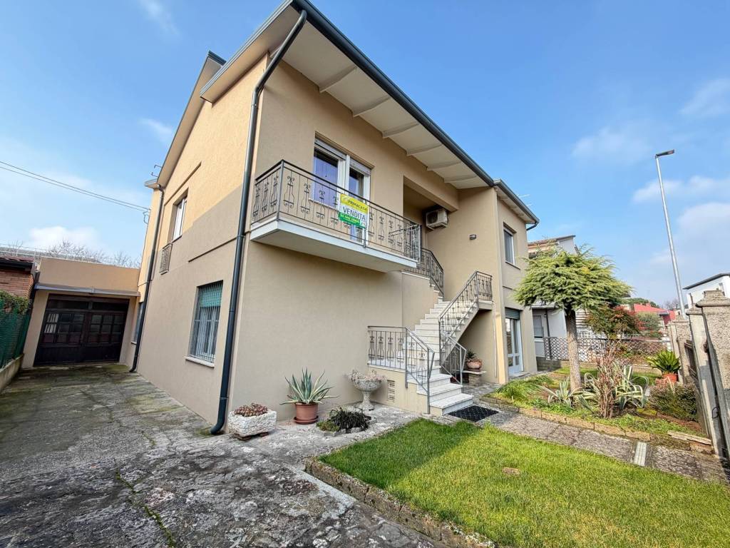Villa a Cerea in Via Alessandro Volta, 6 - Foto 2