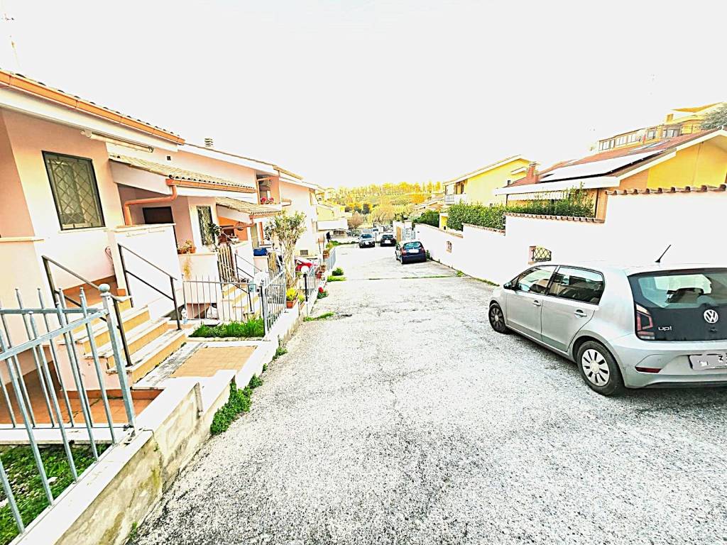 Villetta a schiera a Roma in Via Ildebrando della Giovanna, 157 - Foto 3